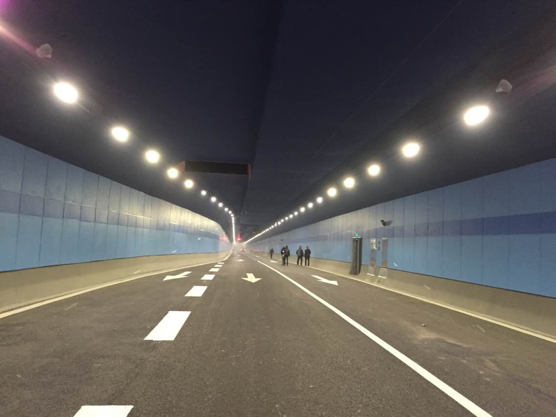 現代公路隧道裝飾（shì）板材——隧道防火板